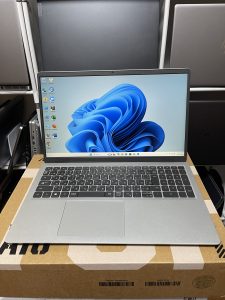 Dell Inspiron 15 3520 2023 CORE I5 genth12 , 8GB, 512g, 15.6” FHD+ 120hz