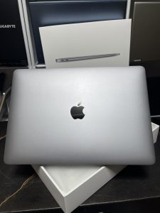 Macbook Air 2020 I5 8gb 512g 13.3in rentina 2k
